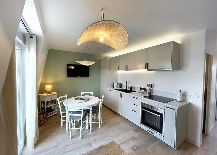 T2 Vue Mer, Au Balcon Des Marees Apartment Brehal